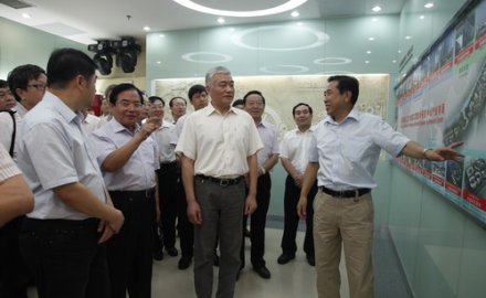 王志剛到國(guó)家輪胎工程中心指導(dǎo)工作