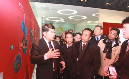 泰國農(nóng)業(yè)部副部長Supachai Phosu一行到軟控參觀交流