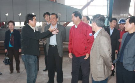 中國石油和化學(xué)工業(yè)聯(lián)合會(huì)會(huì)長李勇武一行來軟控視察指導(dǎo)工作